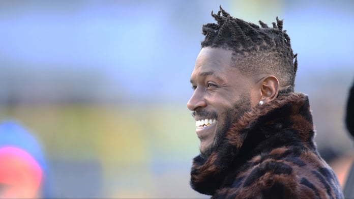 Patriots Sign Antonio Brown, Become Super Bowl Favorites