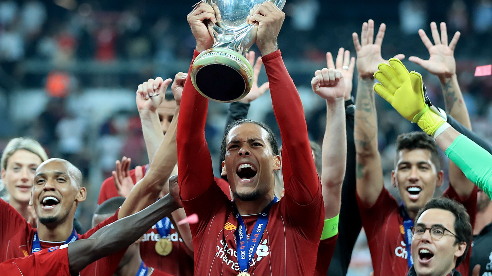 Van Dijk Remains Ballon d’Or Frontrunner Ahead of Messi