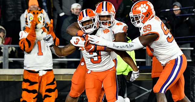 5 Hot College Football Teams You Should Bet in Week 12