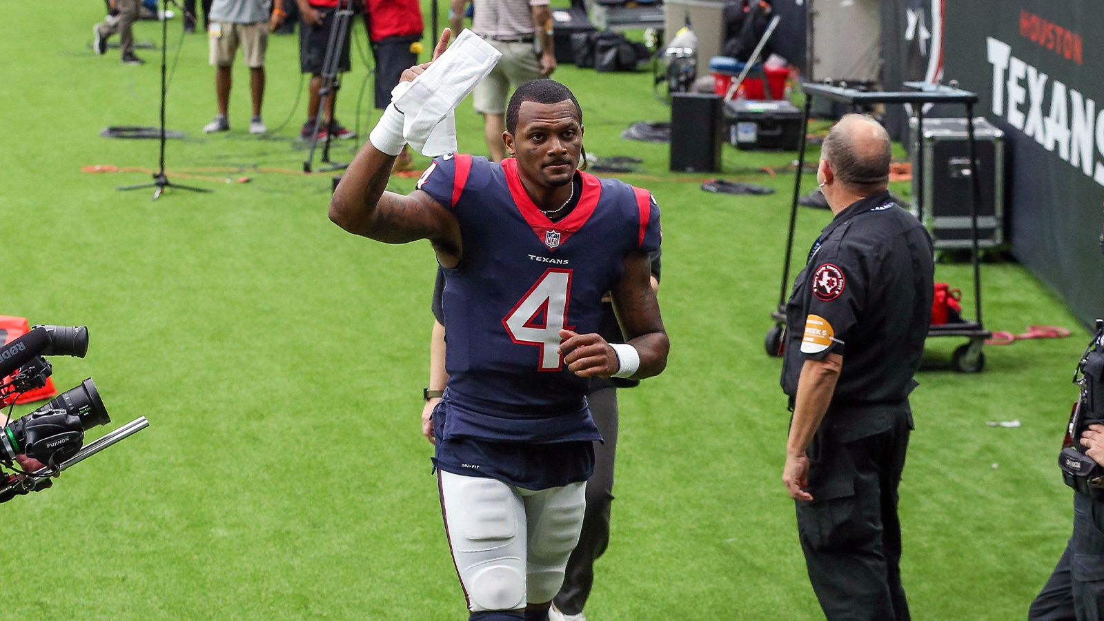 Deshaun Watson Trade Odds Taken Down Amid Allegations, Lawsuits