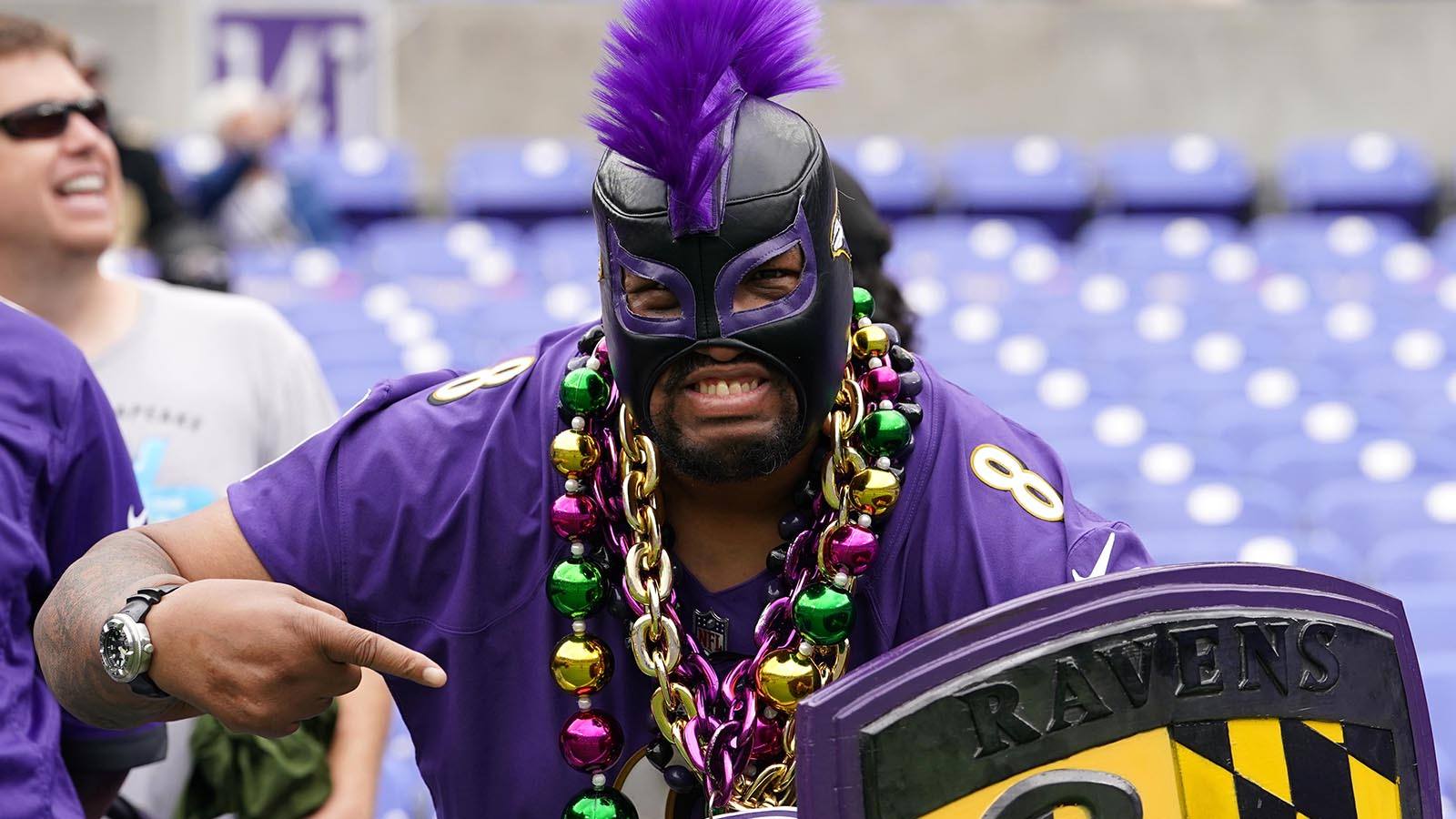 NFL Week 17 Picks, Betting Predictions & Bets To Back: New Year’s Eve Edition