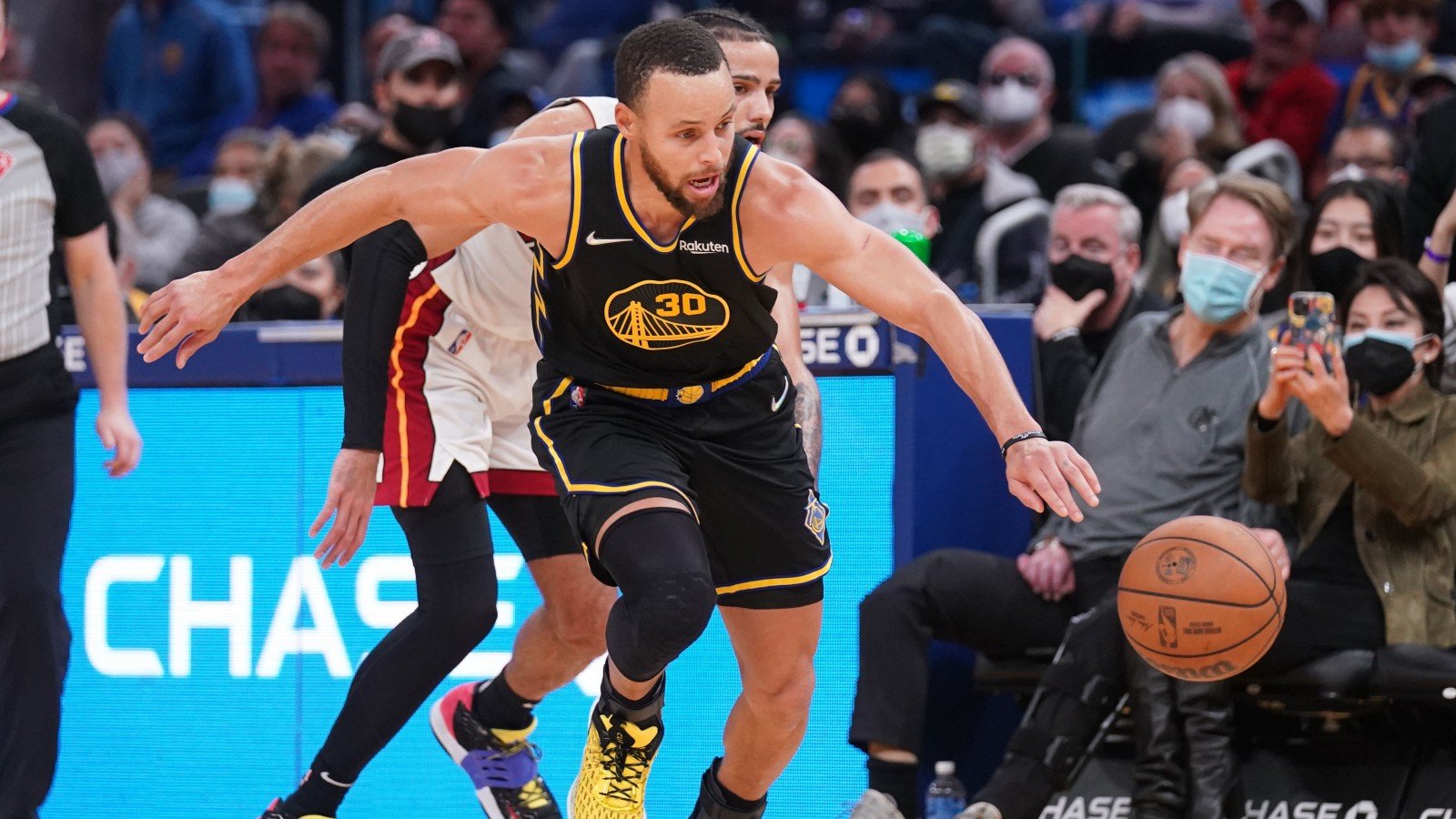 Caesars Sportsbook Promo Code For NBA: First-Bet Match Up To $1001 & Free Jersey