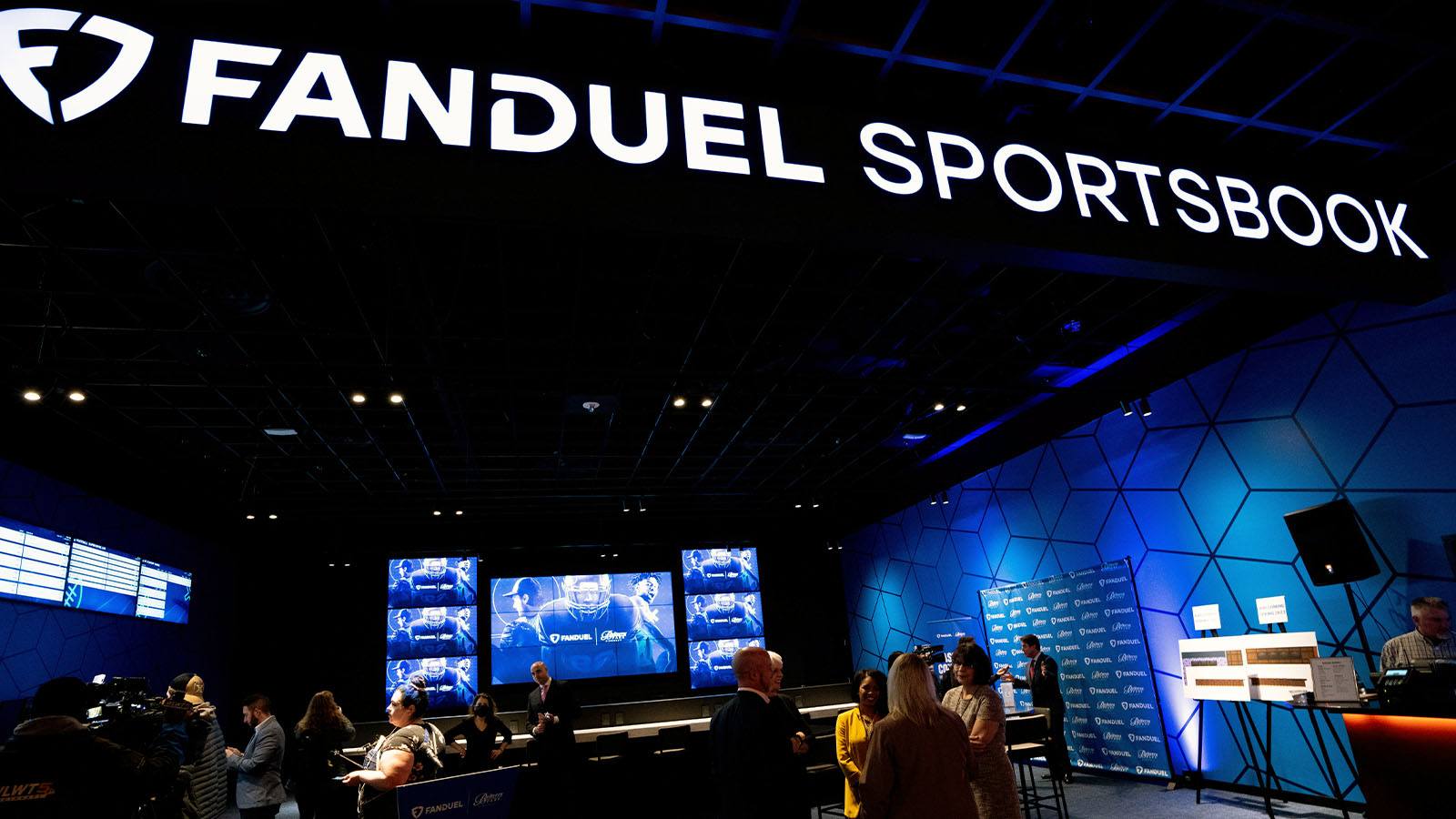 FanDuel Welcomes Underdog Role In Massachusetts; Nixes Retail Book