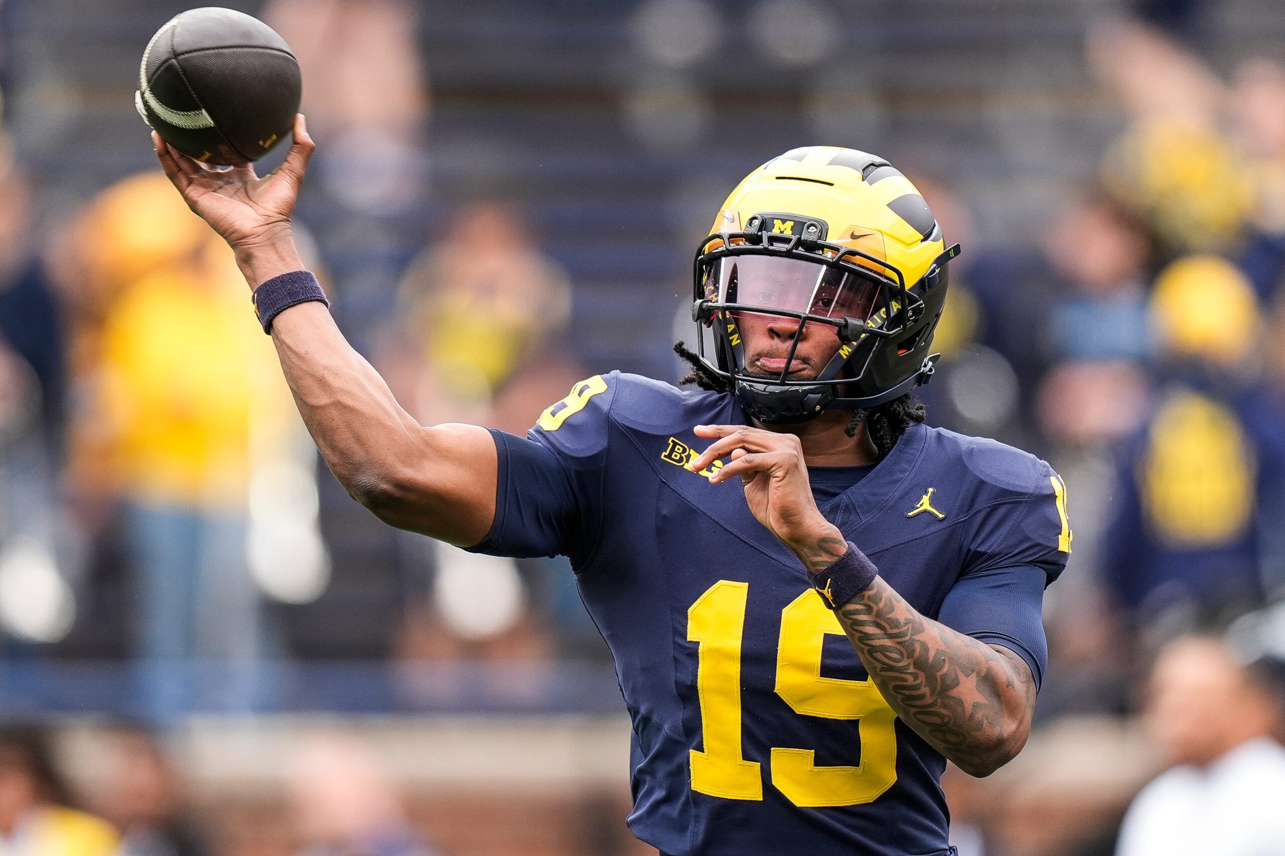 Michigan quarterback Bryce Underwood (19).
