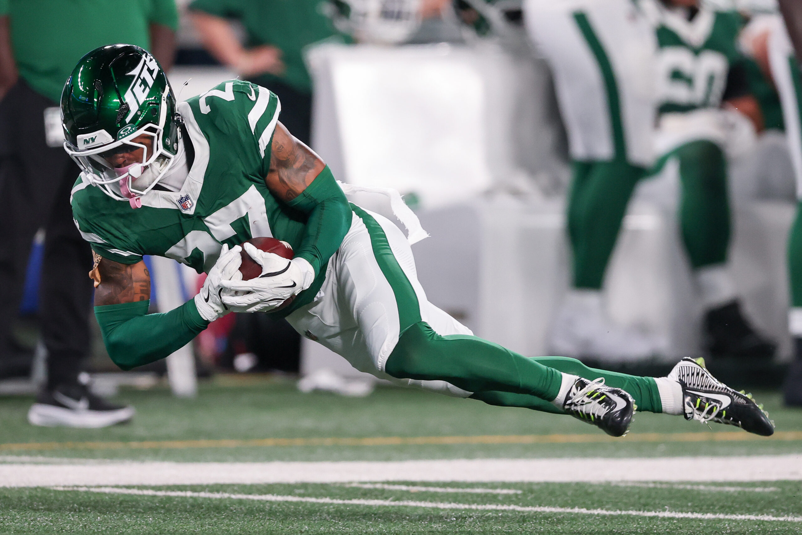 New York Jets safety Malachi Moore (27) interception a pass