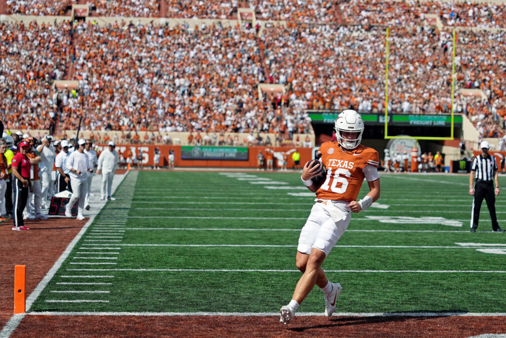 Austin, Texas, USA; Texas Longhorns quarterback Arch Manning (16). Scott Wachter-Imagn Images