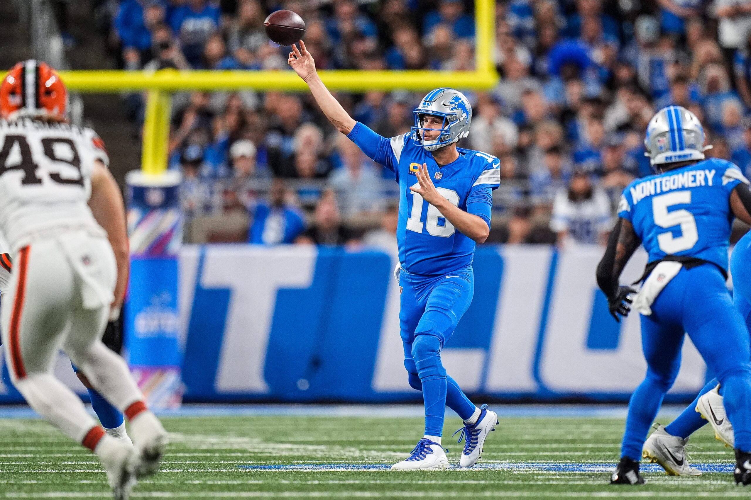 Detroit Lions quarterback Jared Goff (16)