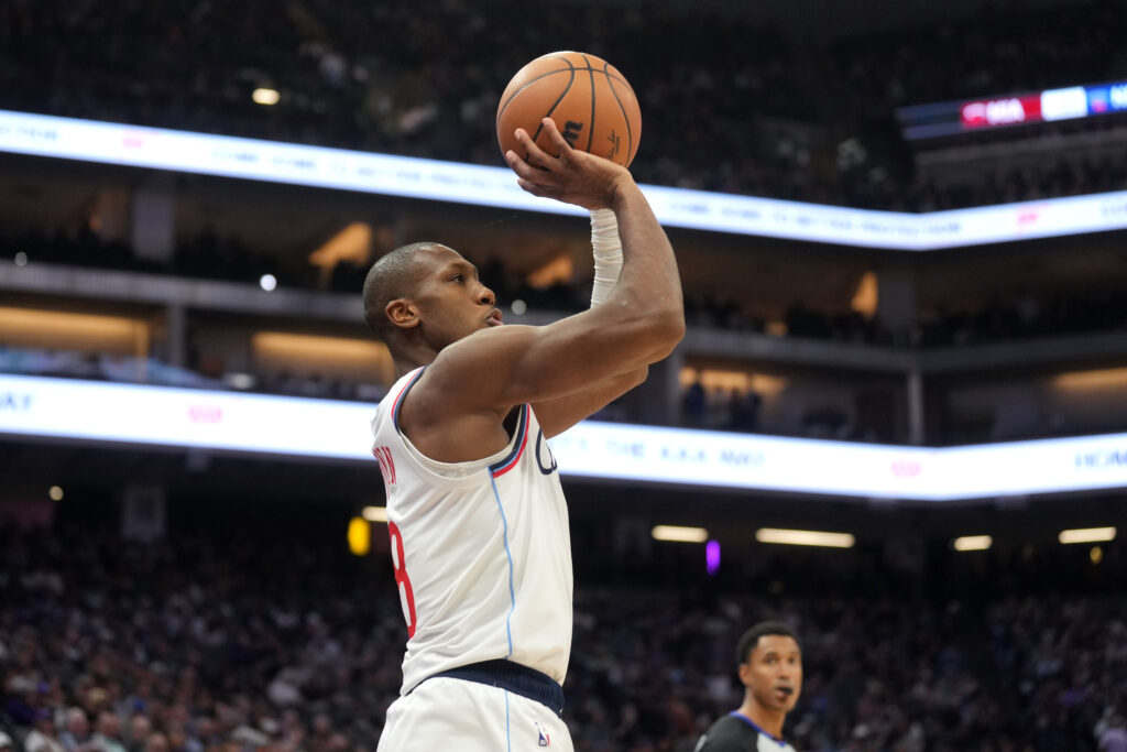 Los Angeles Clippers guard Kris Dunn (8). Darren Yamashita-Imagn Images