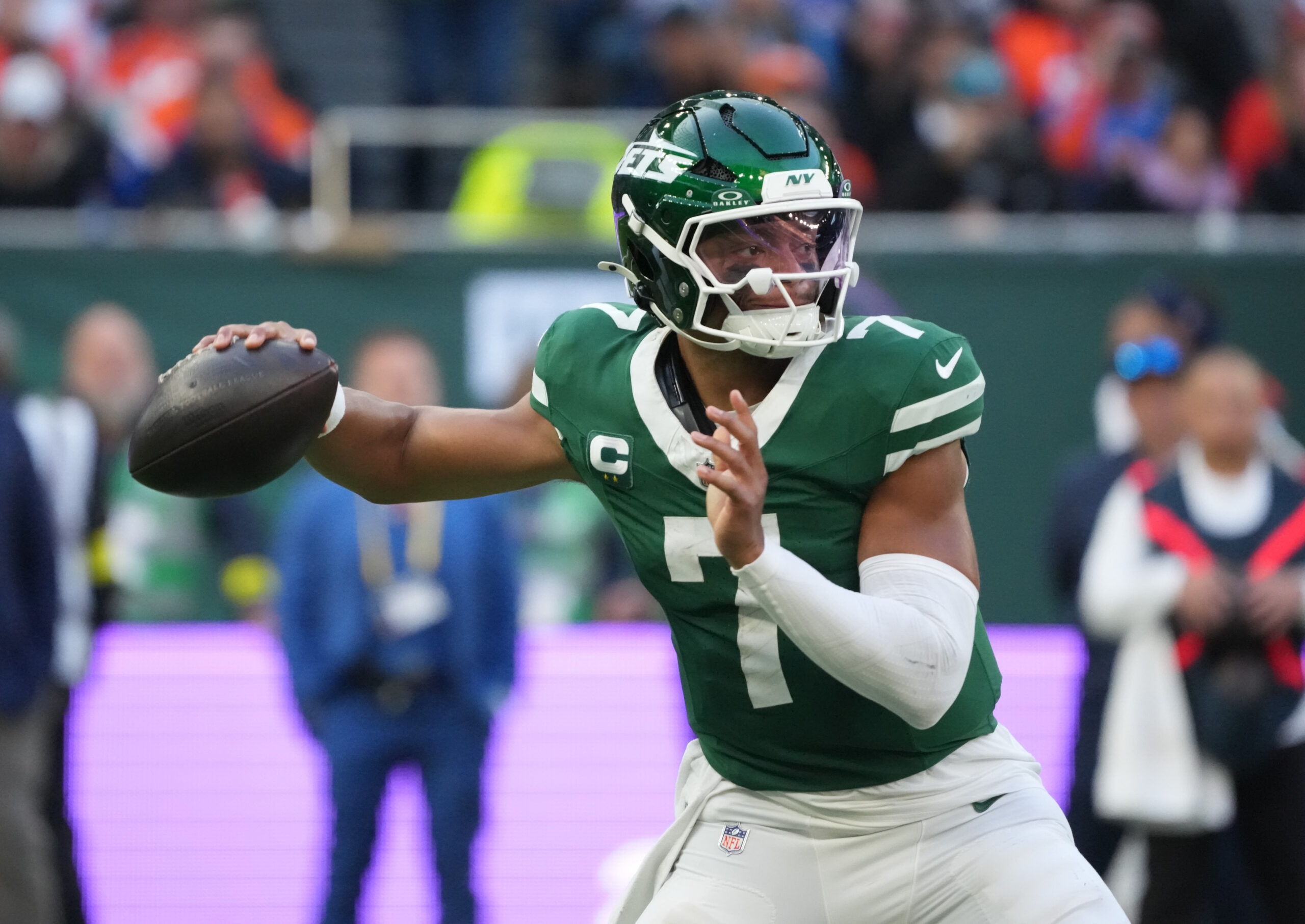 New York Jets quarterback Justin Fields (7) Kirby Lee-Imagn Images
