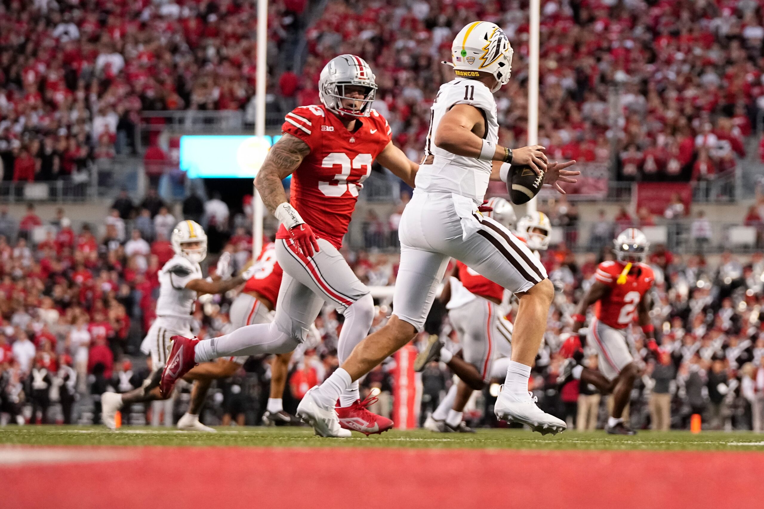 Ohio State Buckeyes defensive end Jack Sawyer (33)