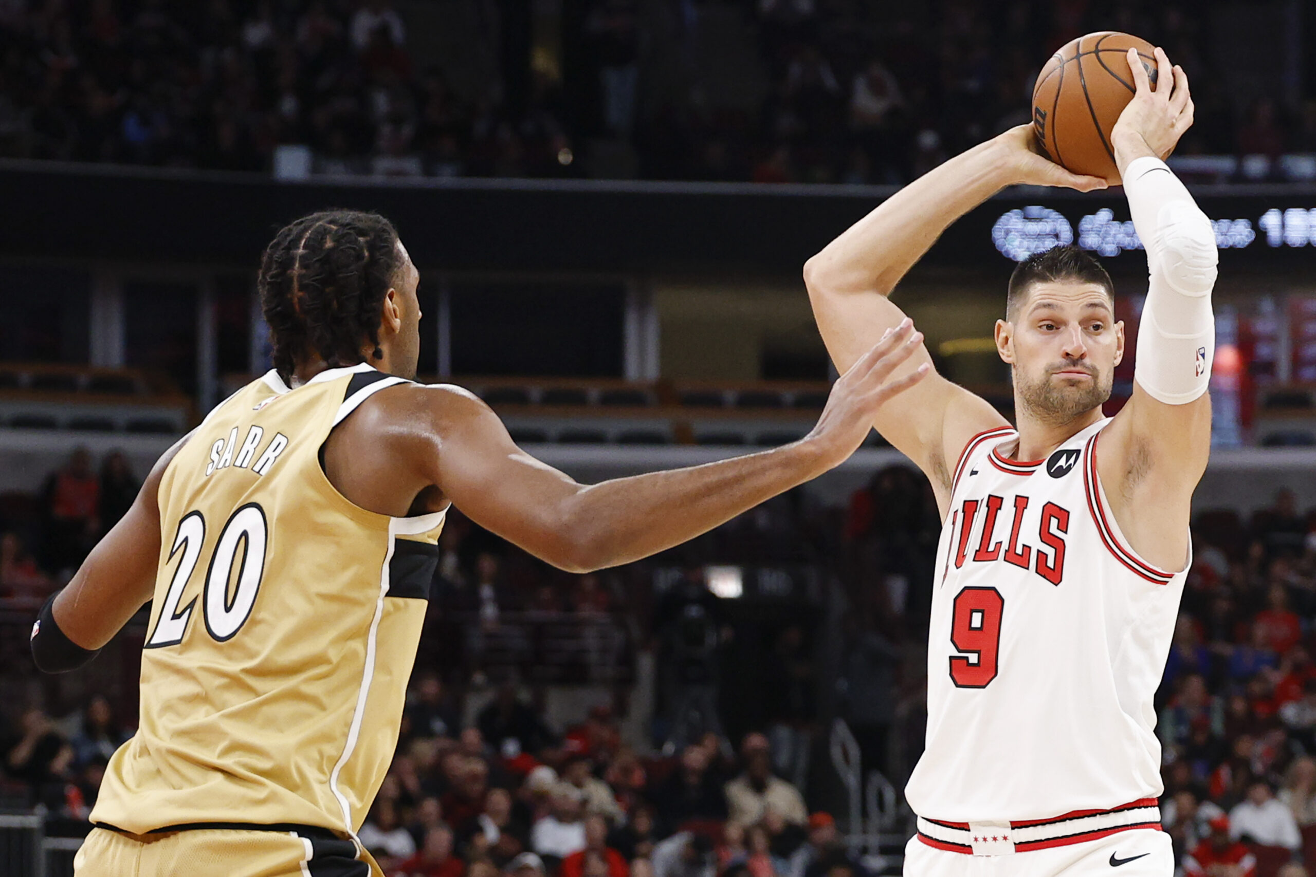 Chicago Bulls center Nikola Vucevic (9)