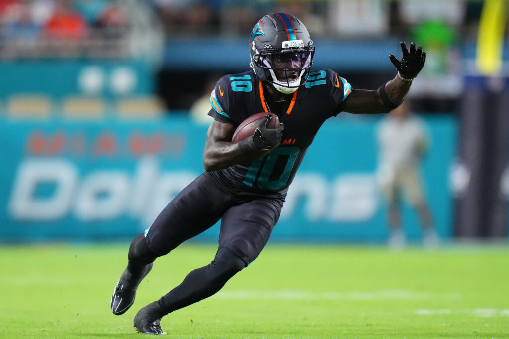 Miami Dolphins wide receiver Tyreek Hill (10)