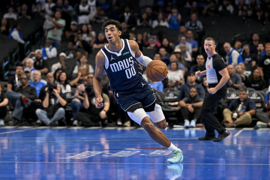 Dallas Mavericks guard Max Christie (00)