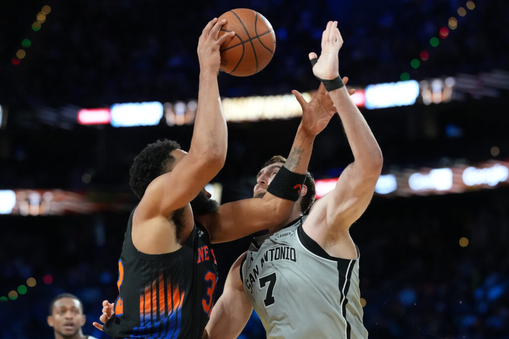 New York Knicks center Karl-Anthony Towns (32)