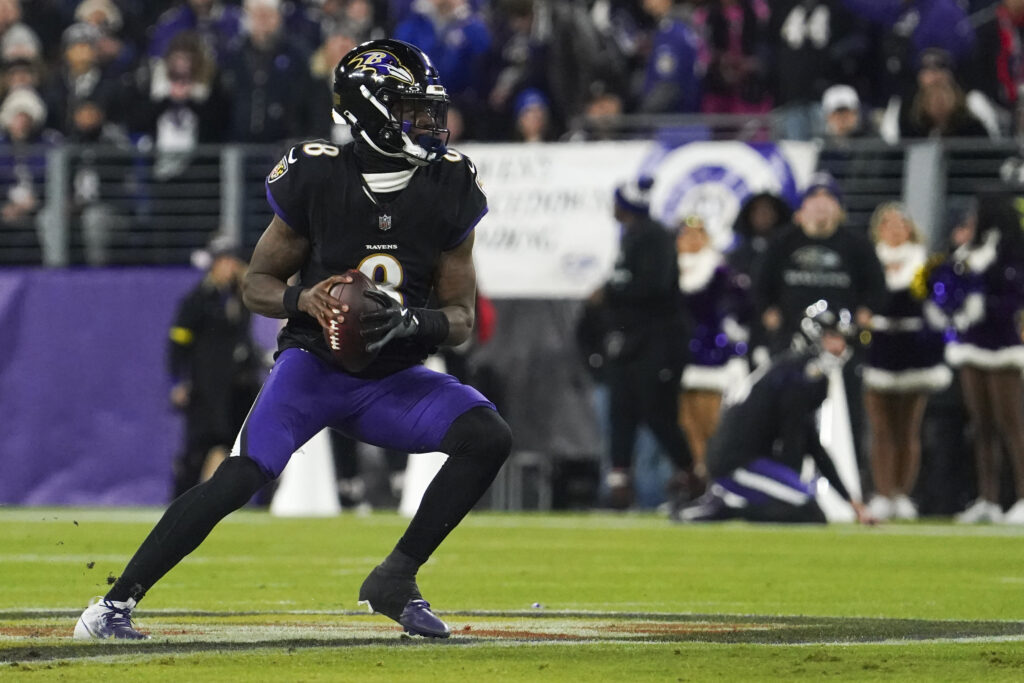 Baltimore Ravens quarterback Lamar Jackson (8)