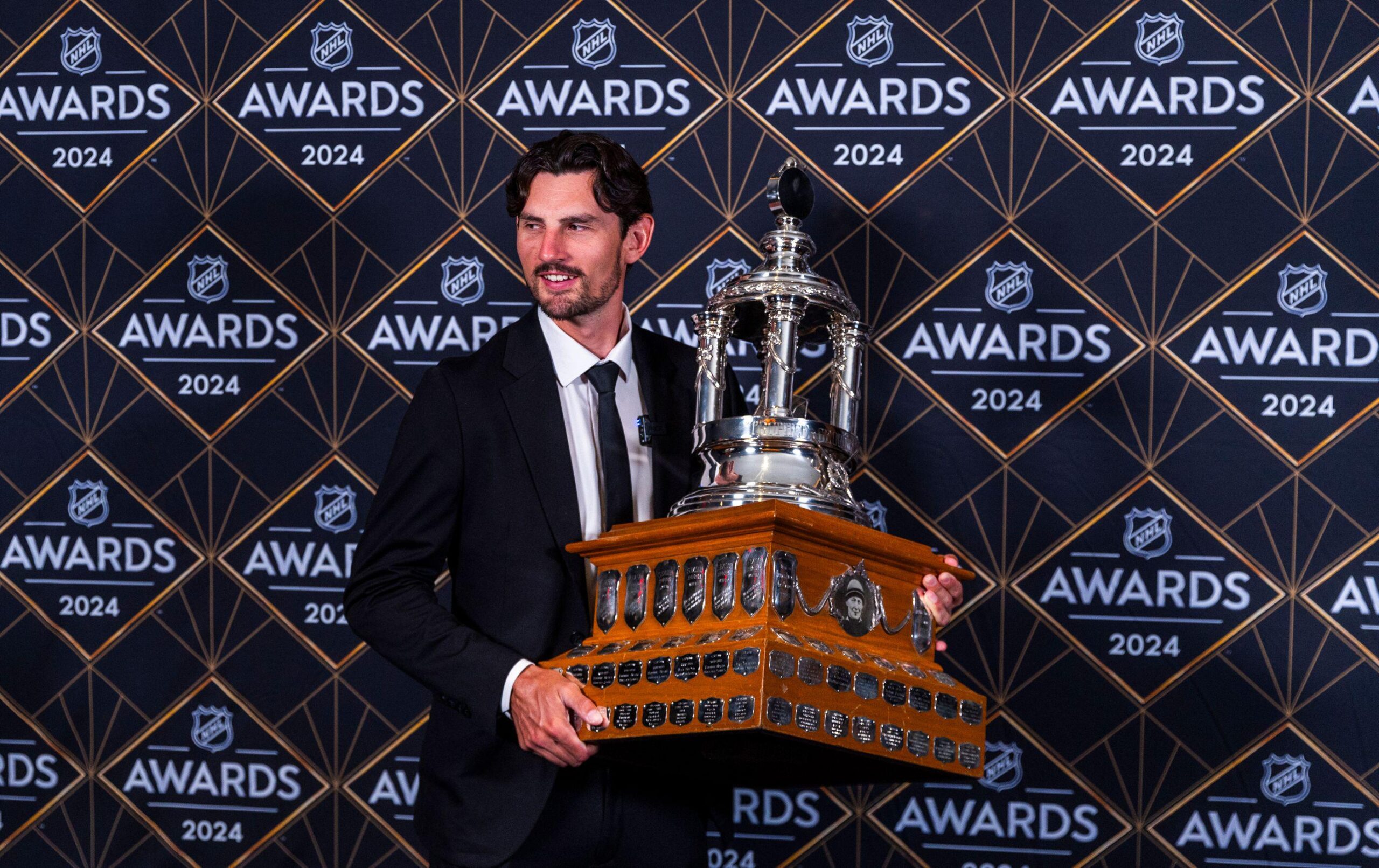 Odds to Win Vezina Trophy 2026: NHL Best Goaltender Betting