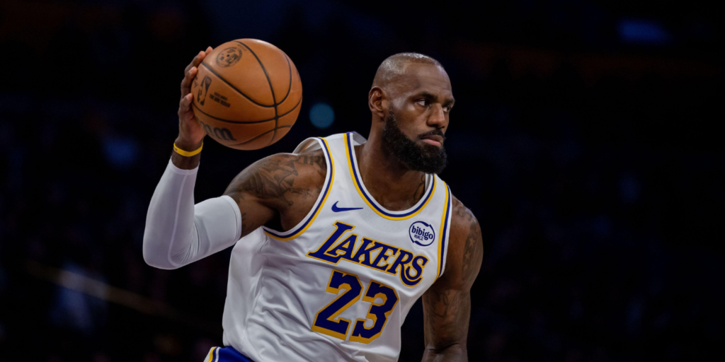 Los Angeles Lakers forward LeBron James (23) drives the ball (AP Photo/Ethan Swope)
