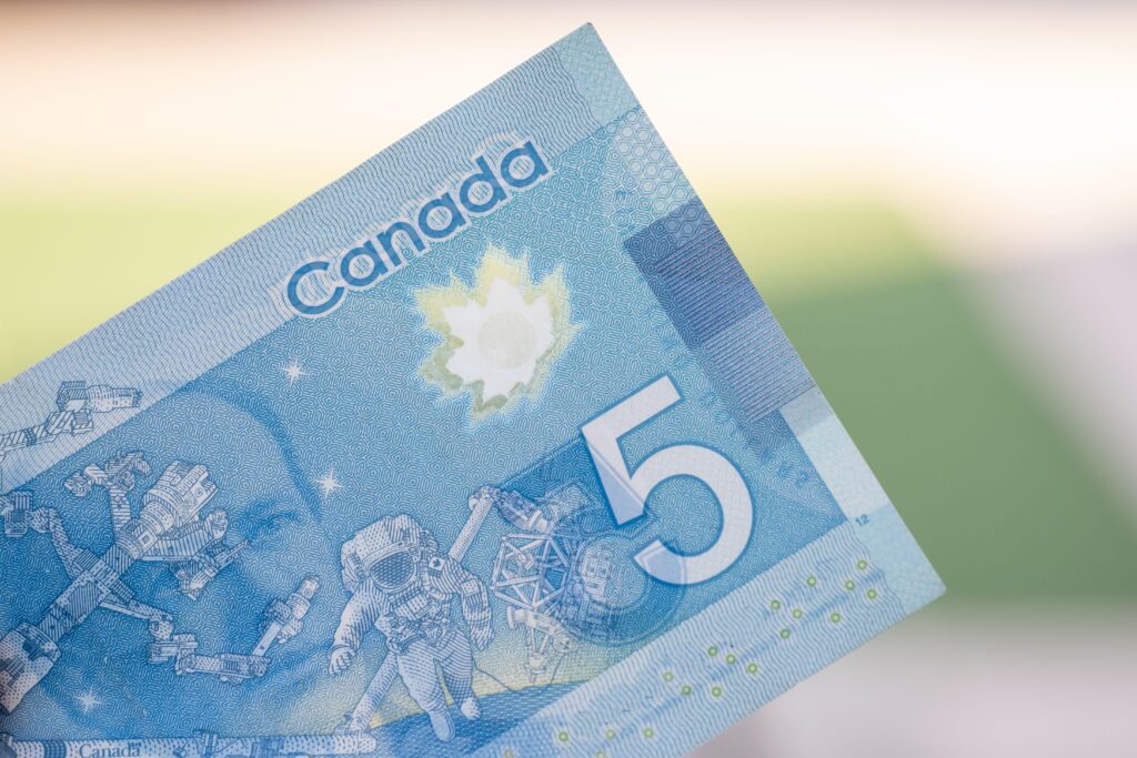 Canadian five (5) dollar bill